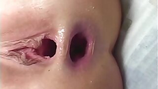She shows him her tits, her ass, then he takes her cunt and it gets very warm - and everything in her intestine too ... then she loads something in the face, because she doesn't want to get pregnant ...